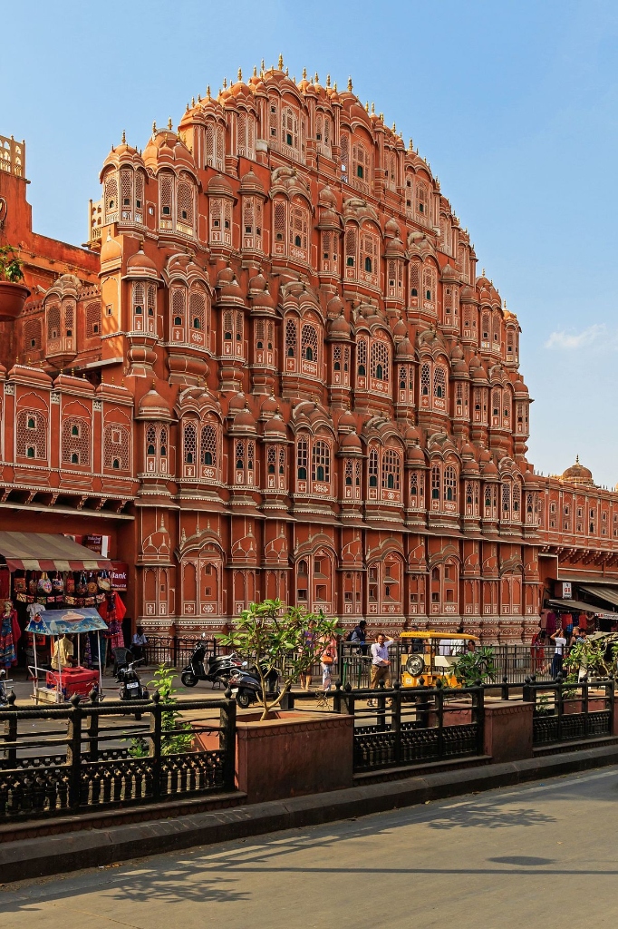 Trippy Travels - Rajasthan - Hawa Mahal Travel Experience Hawa Mahal in Rajasthan for Trippy Travels destination guide and curated itinerary