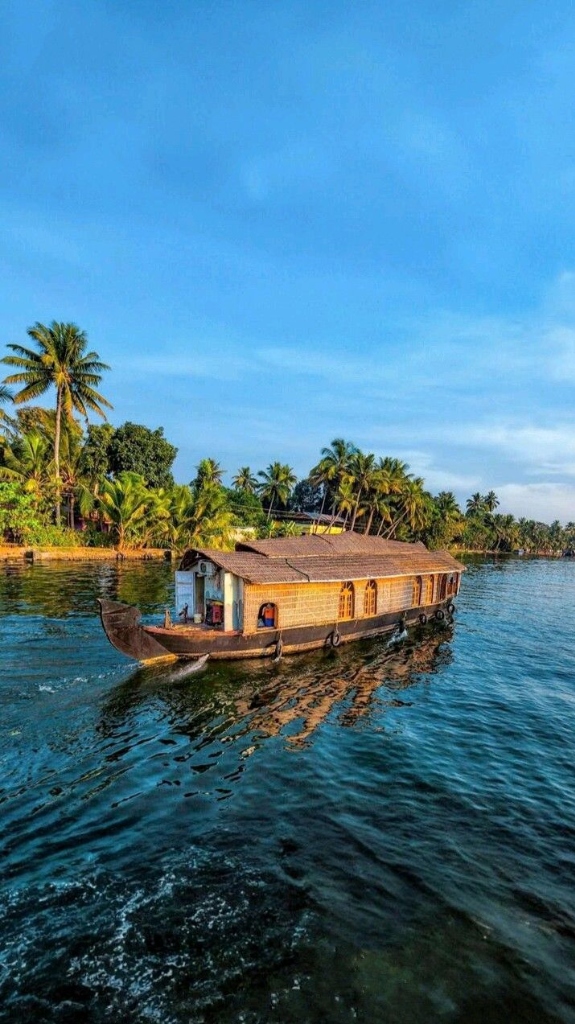 Kerala Itinerary Guide travel guide visual for Trippy Travels destination planning and curated journeys