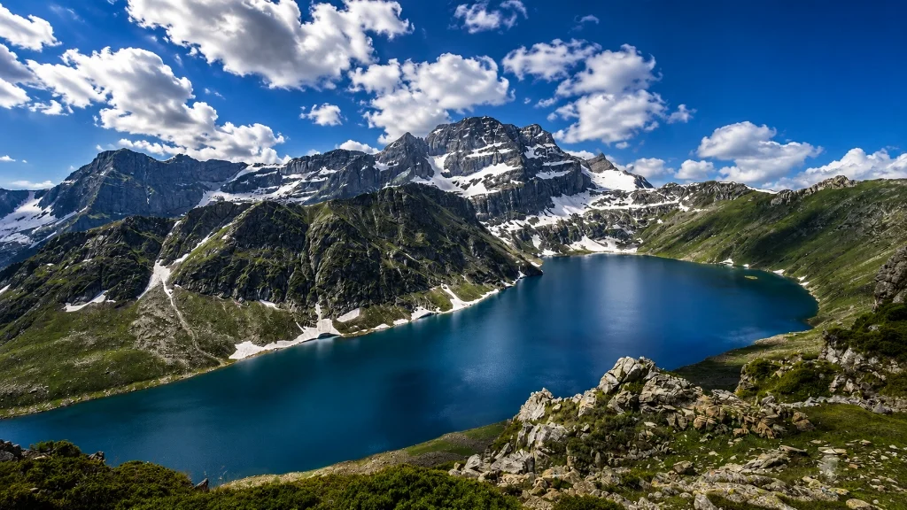 Tarsar Marsar Trek trail in Aru Valley, Kashmir for Trippy Travels trekking adventure itinerary